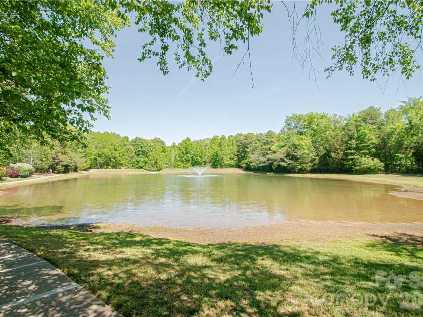 1325 Linden Glen Drive, Matthews, NC 28104.  MLS# CAR4370381, YatesRealty ID 15517. 