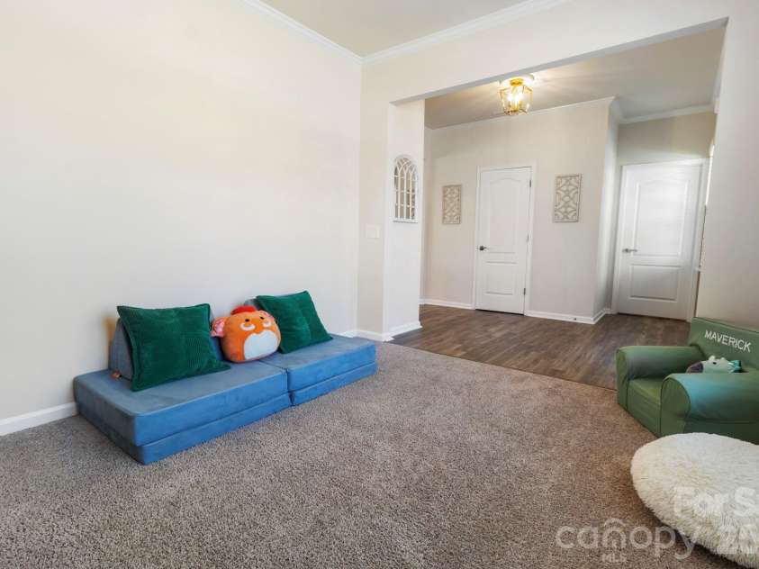 13017 Eagle Oak Drive, Charlotte, NC 28278.  MLS# CAR4362951, YatesRealty ID 15518. 