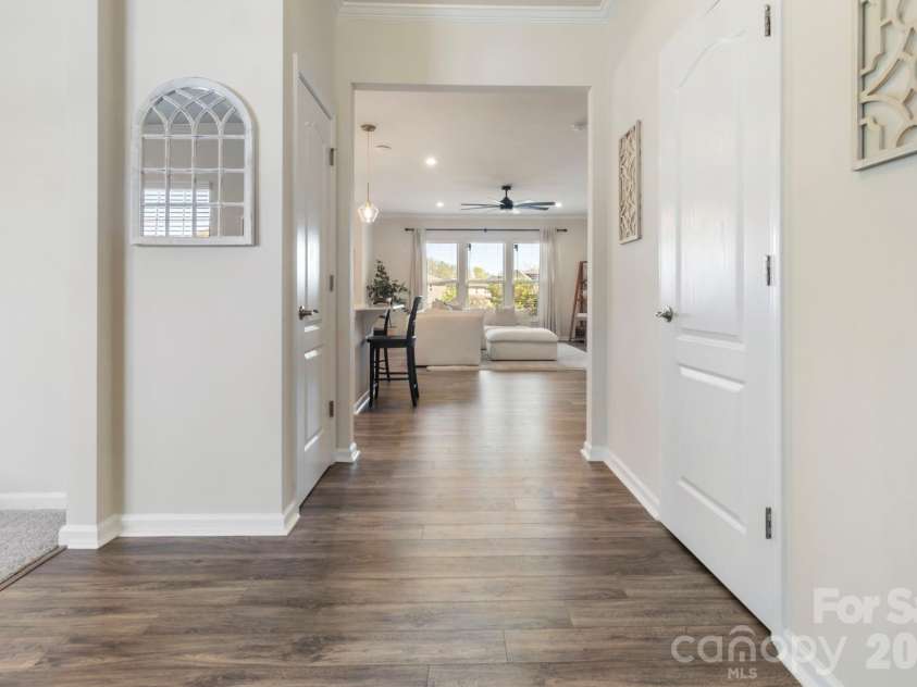 13017 Eagle Oak Drive, Charlotte, NC 28278.  MLS# CAR4362951, YatesRealty ID 15518. Entry