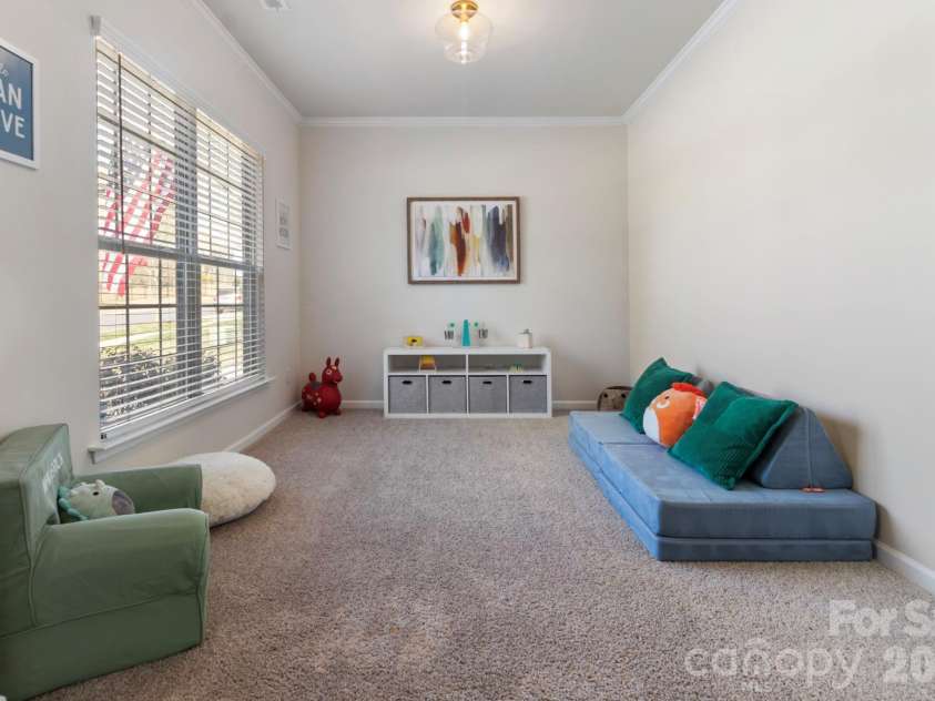 13017 Eagle Oak Drive, Charlotte, NC 28278.  MLS# CAR4362951, YatesRealty ID 15518. Flex room/Office
