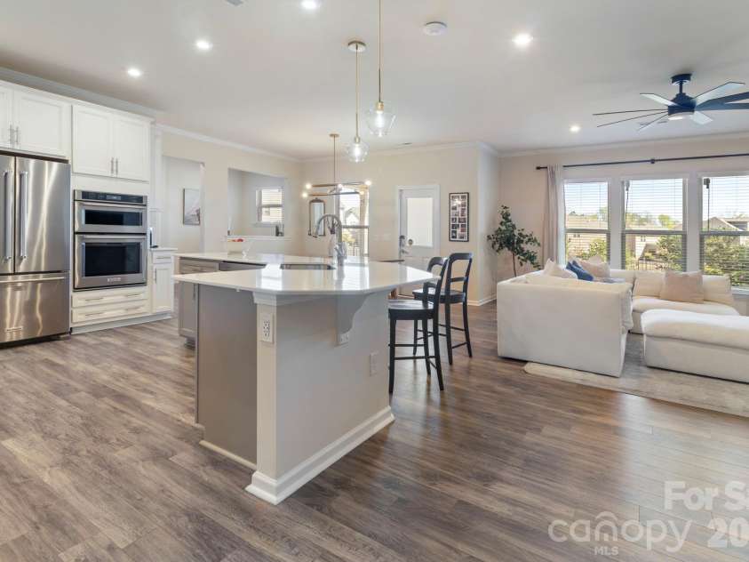 13017 Eagle Oak Drive, Charlotte, NC 28278.  MLS# CAR4362951, YatesRealty ID 15518. Kitchen