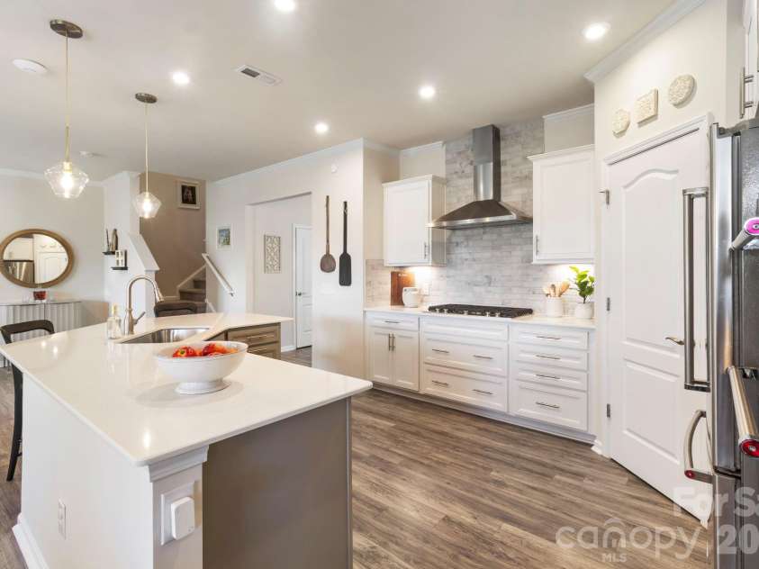 13017 Eagle Oak Drive, Charlotte, NC 28278.  MLS# CAR4362951, YatesRealty ID 15518. Kitchen