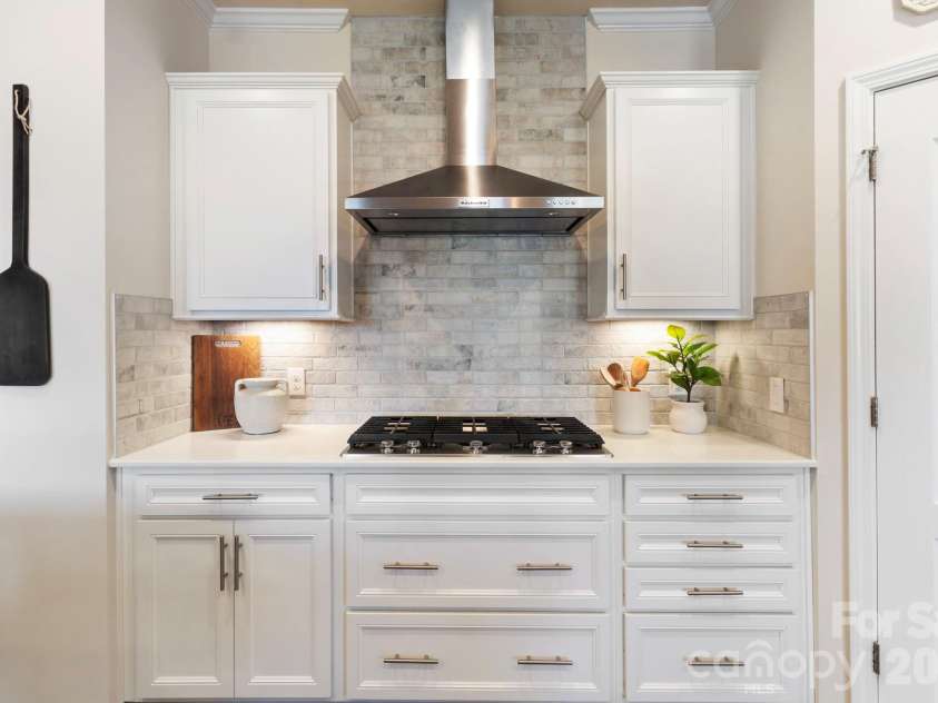 13017 Eagle Oak Drive, Charlotte, NC 28278.  MLS# CAR4362951, YatesRealty ID 15518. Kitchen