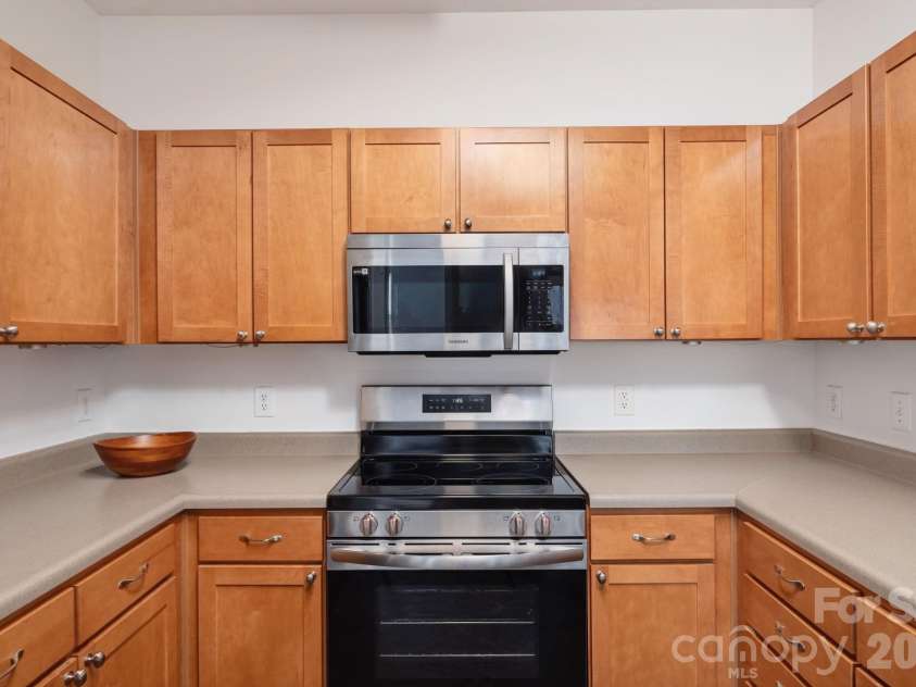 123 Appeldoorn Circle, Asheville, NC 28803.  MLS# CAR4366794, YatesRealty ID 15519. 