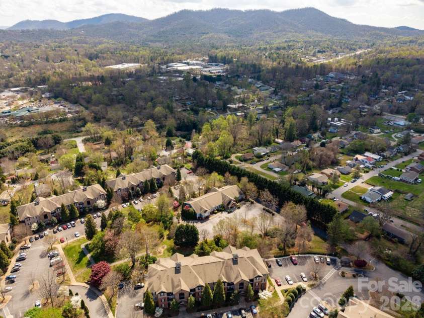 123 Appeldoorn Circle, Asheville, NC 28803.  MLS# CAR4366794, YatesRealty ID 15519. 