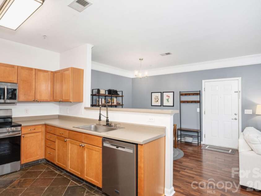 123 Appeldoorn Circle, Asheville, NC 28803.  MLS# CAR4366794, YatesRealty ID 15519. Dishwasher