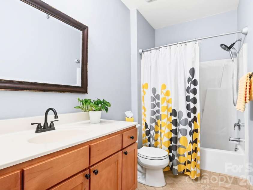 123 Appeldoorn Circle, Asheville, NC 28803.  MLS# CAR4366794, YatesRealty ID 15519. Primary Bathroom