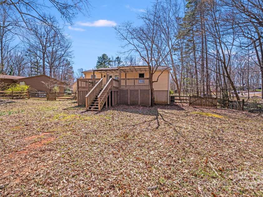 3029 Winding Trail, Matthews, NC 28105.  MLS# CAR4219600, YatesRealty ID 15519. 