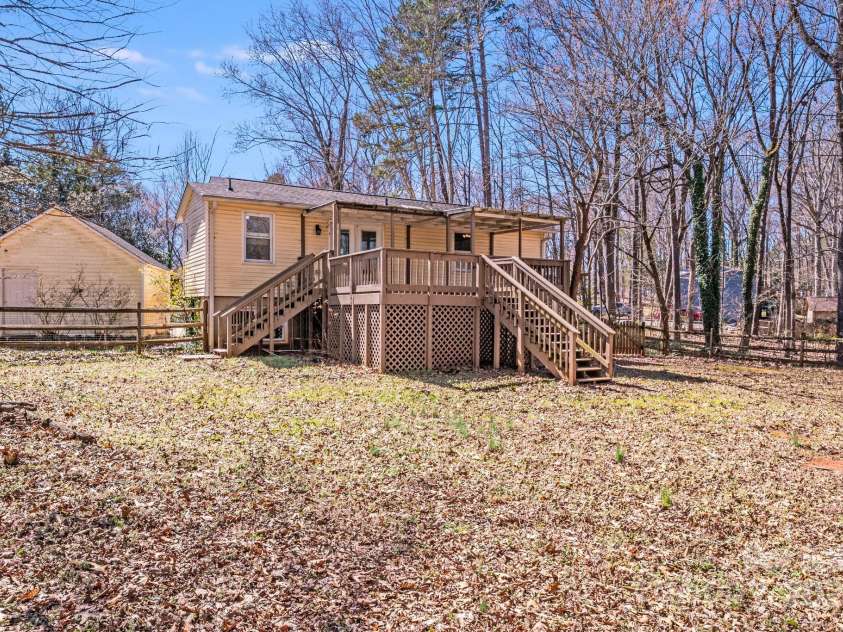 3029 Winding Trail, Matthews, NC 28105.  MLS# CAR4219600, YatesRealty ID 15519. 