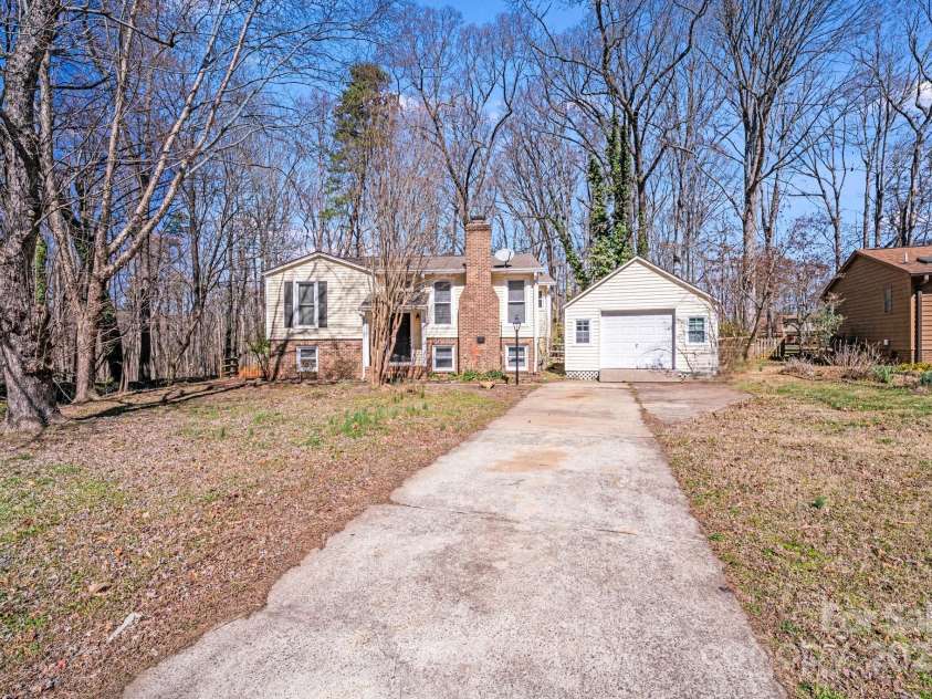 3029 Winding Trail, Matthews, NC 28105.  MLS# CAR4219600, YatesRealty ID 15519. 