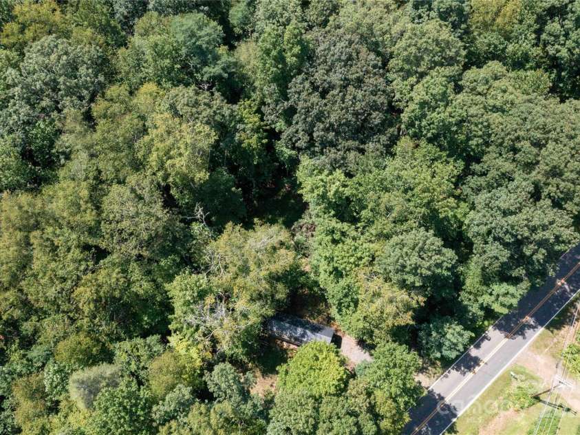 245 White Oak Creek Road, Burnsville, NC 28714.  MLS# CAR4319314, YatesRealty ID 1552. 