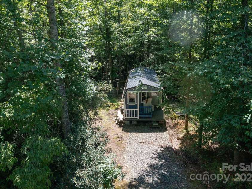 245 White Oak Creek Road, Burnsville, NC 28714.  MLS# CAR4319314, YatesRealty ID 1552. 