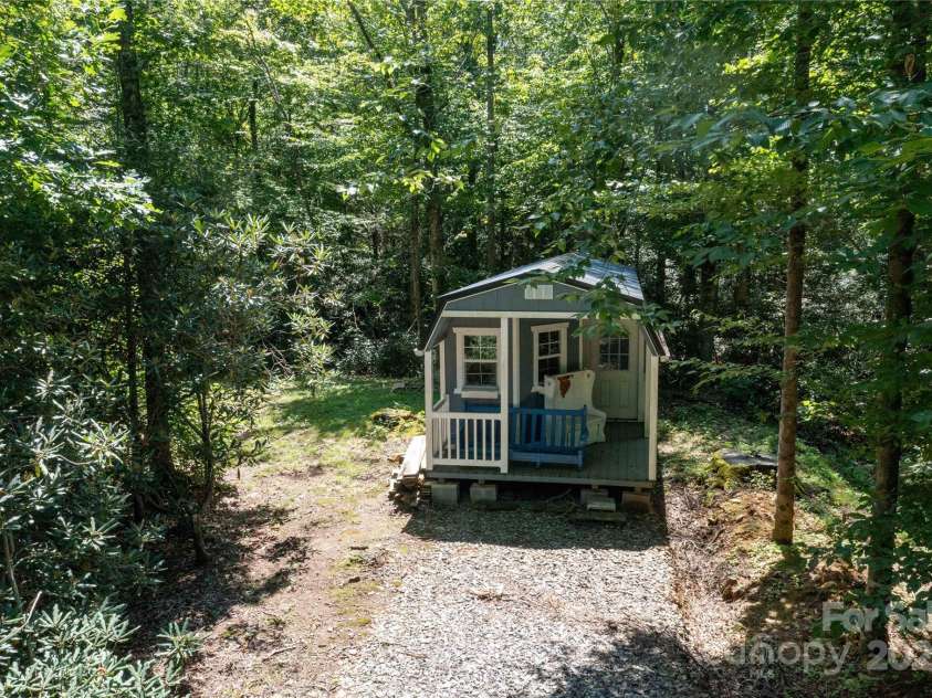 245 White Oak Creek Road, Burnsville, NC 28714.  MLS# CAR4319314, YatesRealty ID 1552. 