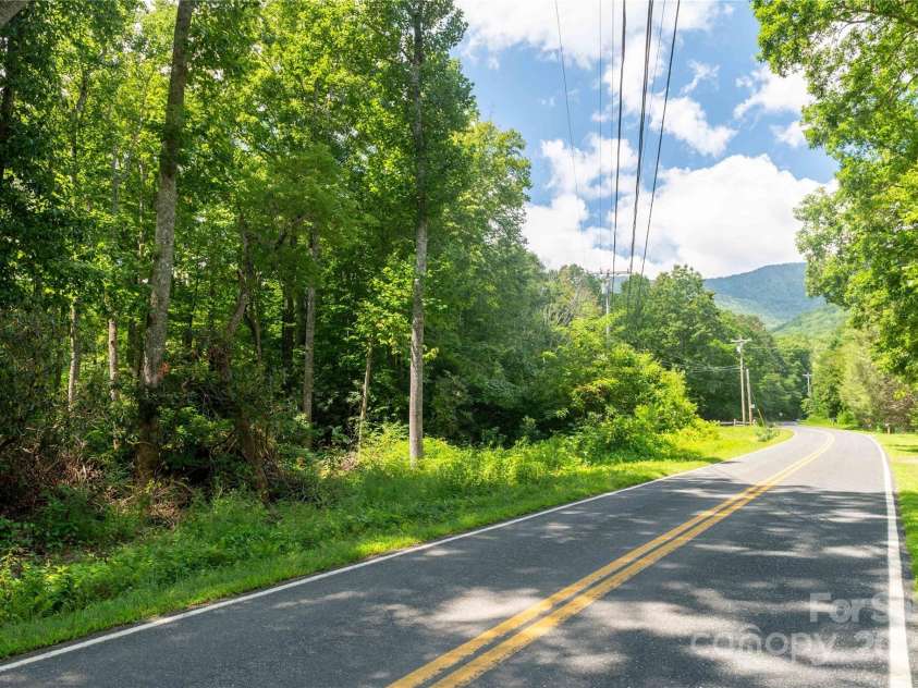 245 White Oak Creek Road, Burnsville, NC 28714.  MLS# CAR4319314, YatesRealty ID 1552. 