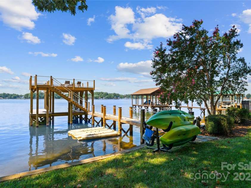 138 Lakefront Drive, Mooresville, NC 28117.  MLS# CAR4260946, YatesRealty ID 15520. 