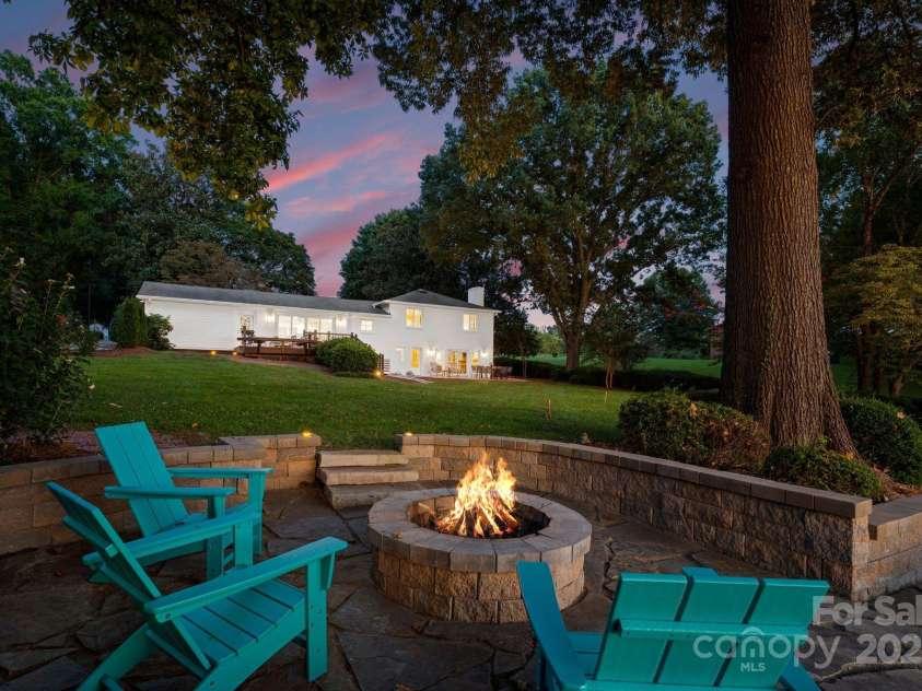 138 Lakefront Drive, Mooresville, NC 28117.  MLS# CAR4260946, YatesRealty ID 15520. 