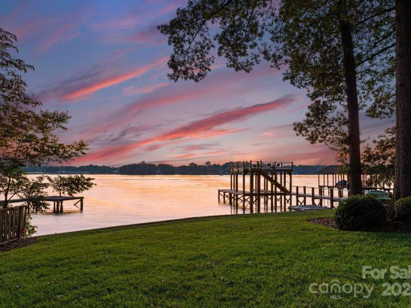 138 Lakefront Drive, Mooresville, NC 28117.  MLS# CAR4260946, YatesRealty ID 15520. 