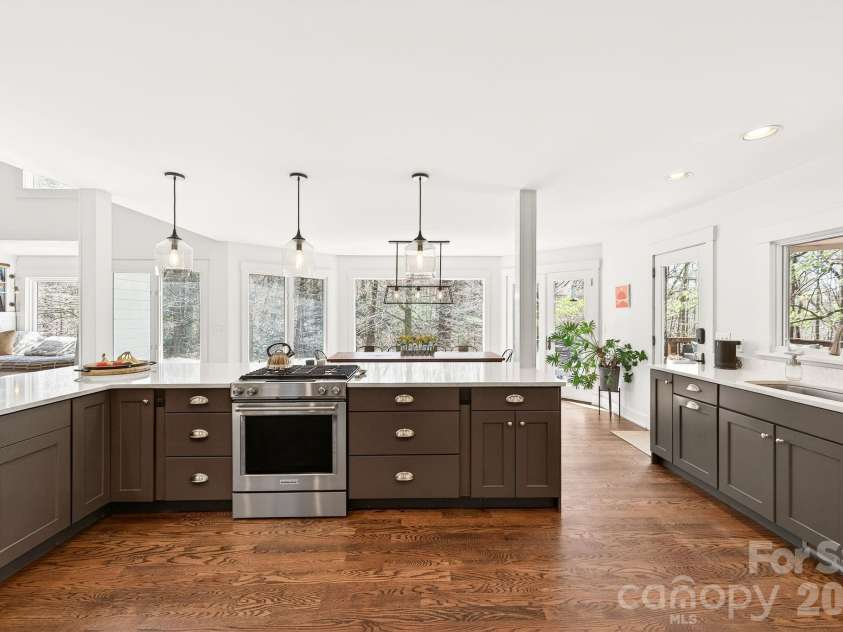 257 Jones Cove Road, Asheville, NC 28805.  MLS# CAR4368616, YatesRealty ID 15520. Large Open Kitchen