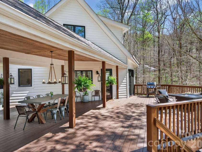 257 Jones Cove Road, Asheville, NC 28805.  MLS# CAR4368616, YatesRealty ID 15520. Spacious Decks