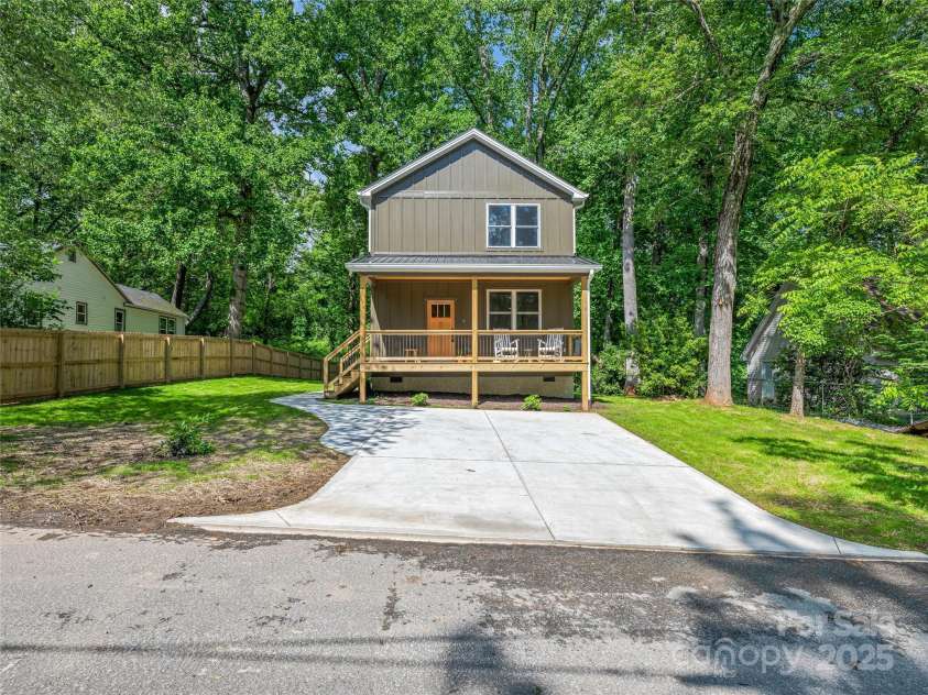 13 Pinecrest Drive, Asheville, NC 28803.  MLS# CAR4260113, YatesRealty ID 15521. 