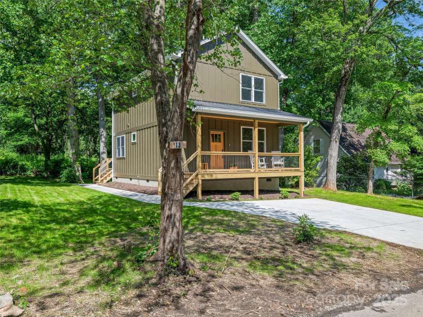 13 Pinecrest Drive, Asheville, NC 28803.  MLS# CAR4260113, YatesRealty ID 15521. 