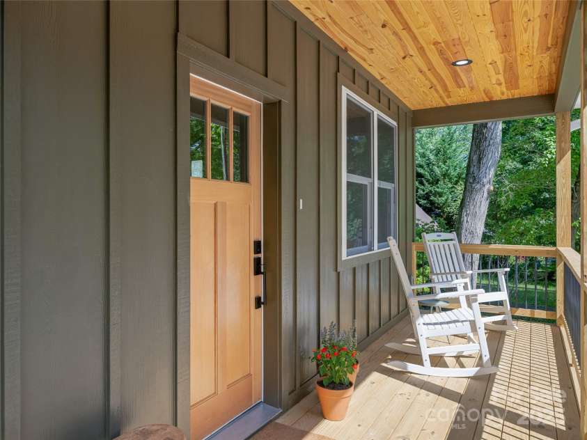 13 Pinecrest Drive, Asheville, NC 28803.  MLS# CAR4260113, YatesRealty ID 15521. 