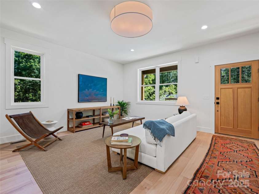 13 Pinecrest Drive, Asheville, NC 28803.  MLS# CAR4260113, YatesRealty ID 15521. 