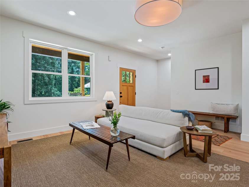 13 Pinecrest Drive, Asheville, NC 28803.  MLS# CAR4260113, YatesRealty ID 15521. 