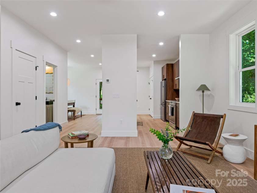 13 Pinecrest Drive, Asheville, NC 28803.  MLS# CAR4260113, YatesRealty ID 15521. 