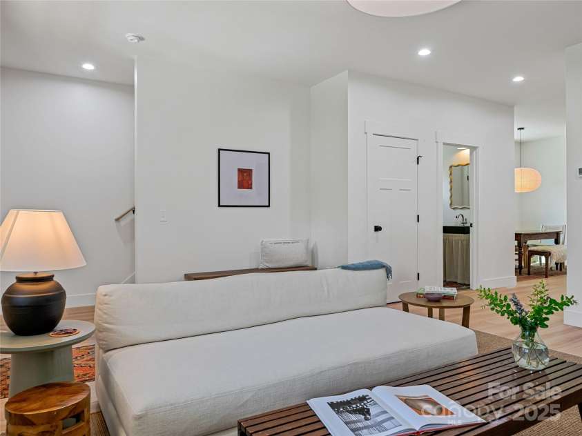 13 Pinecrest Drive, Asheville, NC 28803.  MLS# CAR4260113, YatesRealty ID 15521. 