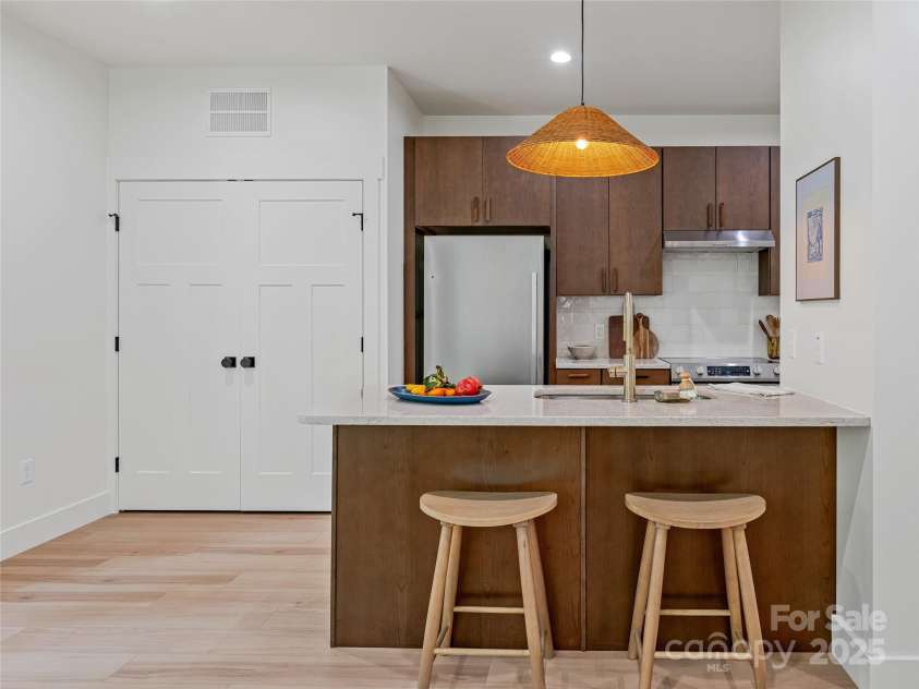 13 Pinecrest Drive, Asheville, NC 28803.  MLS# CAR4260113, YatesRealty ID 15521. 