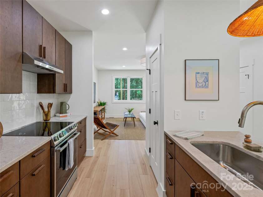 13 Pinecrest Drive, Asheville, NC 28803.  MLS# CAR4260113, YatesRealty ID 15521. 