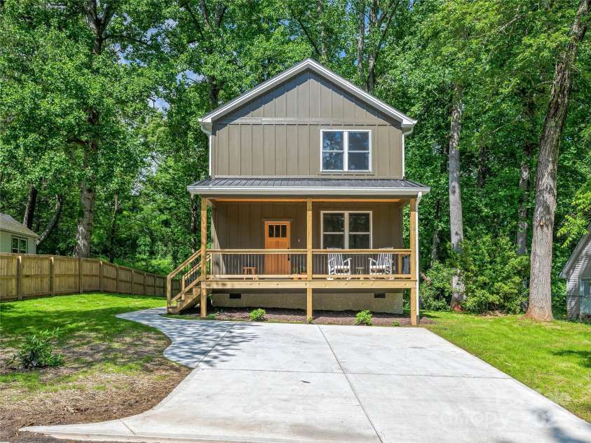 13 Pinecrest Drive, Asheville, NC 28803.  MLS# CAR4260113, YatesRealty ID 15521. 