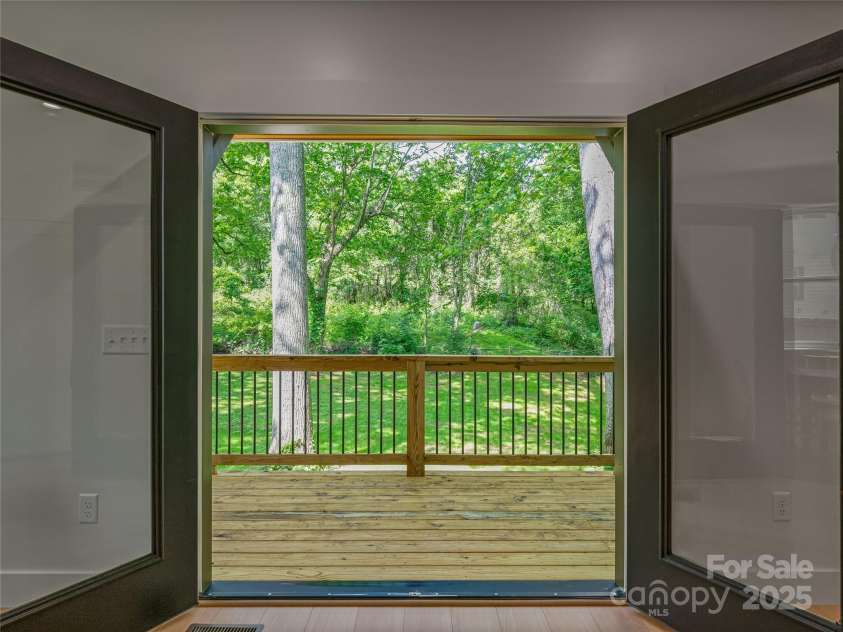 13 Pinecrest Drive, Asheville, NC 28803.  MLS# CAR4260113, YatesRealty ID 15521. Back deck