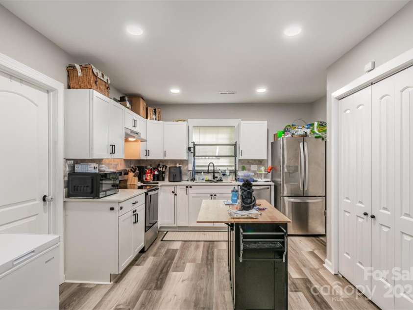 303 Iredell Avenue, Spencer, NC 28159.  MLS# CAR4247572, YatesRealty ID 15523. 