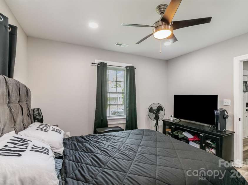 303 Iredell Avenue, Spencer, NC 28159.  MLS# CAR4247572, YatesRealty ID 15523. 