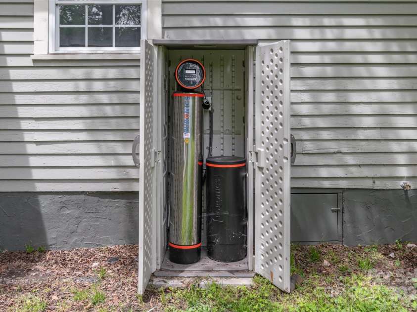 303 Iredell Avenue, Spencer, NC 28159.  MLS# CAR4247572, YatesRealty ID 15523. 