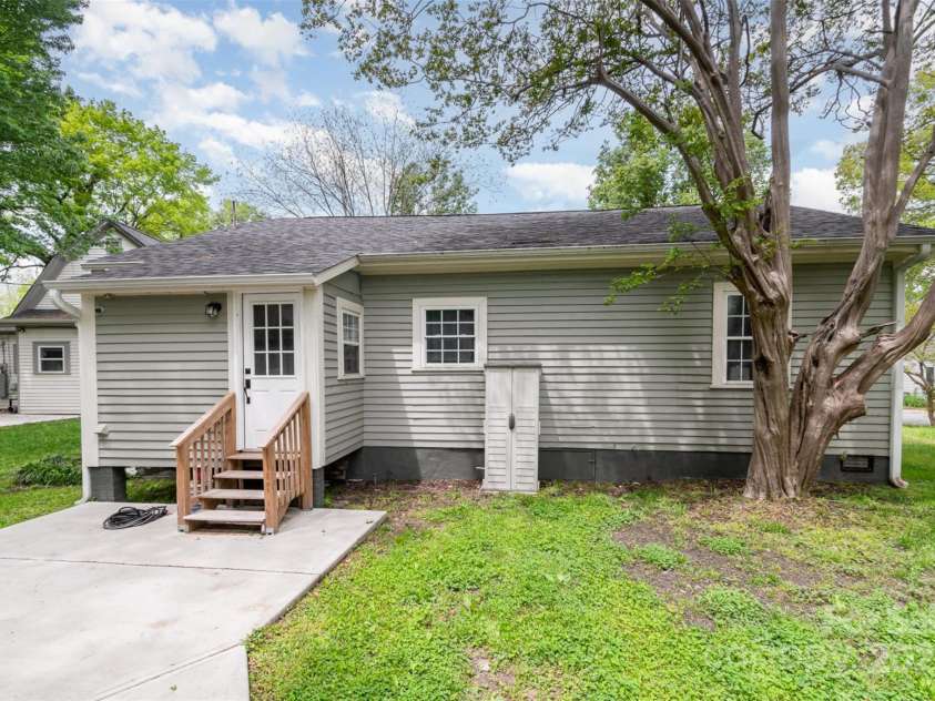 303 Iredell Avenue, Spencer, NC 28159.  MLS# CAR4247572, YatesRealty ID 15523. 