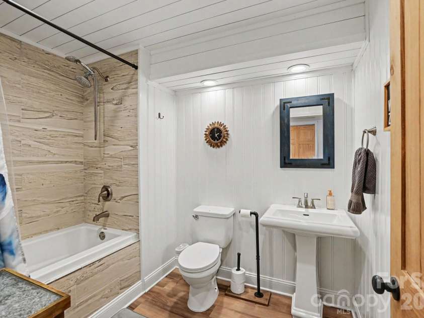 512 Deerfield Road, Mount Gilead, NC 27306.  MLS# CAR4390413, YatesRealty ID 15524. Full Bathroom
