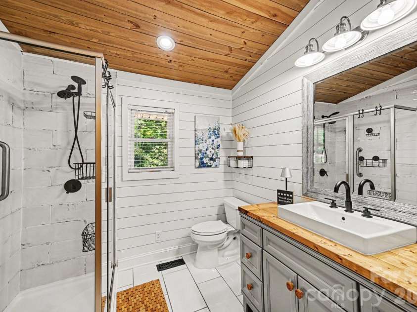 512 Deerfield Road, Mount Gilead, NC 27306.  MLS# CAR4390413, YatesRealty ID 15524. Primary Bathroom