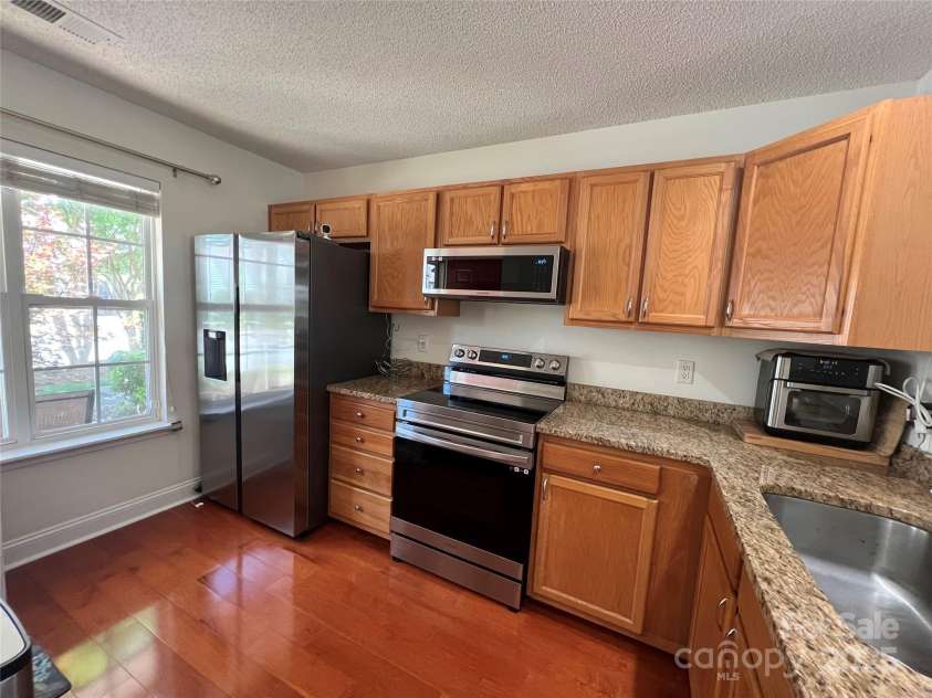 12238 Paperbark Circle, Charlotte, NC 28277.  MLS# CAR4258011, YatesRealty ID 15525. Kitchen w/ lg window