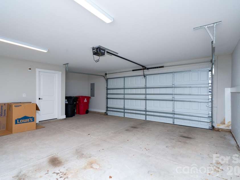 15132 Rocky Bluff Loop, Davidson, NC 28036.  MLS# CAR4351498, YatesRealty ID 15525. 2 car garage