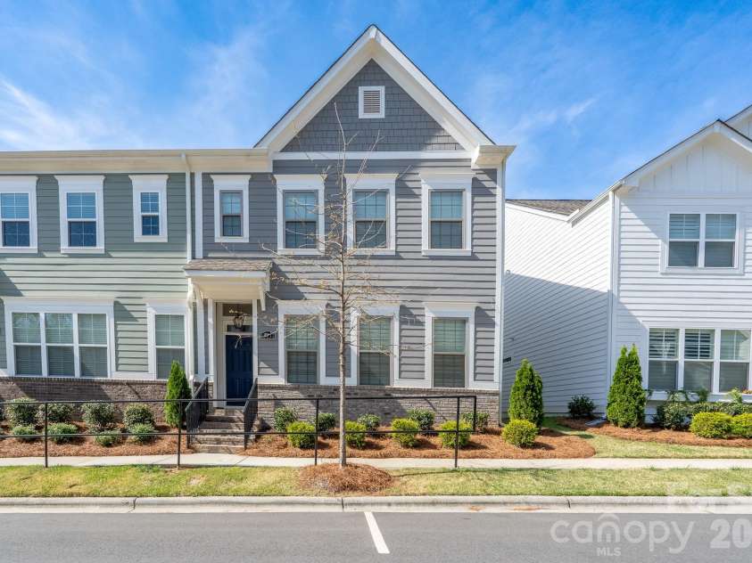 15132 Rocky Bluff Loop, Davidson, NC 28036.  MLS# CAR4351498, YatesRealty ID 15525. 