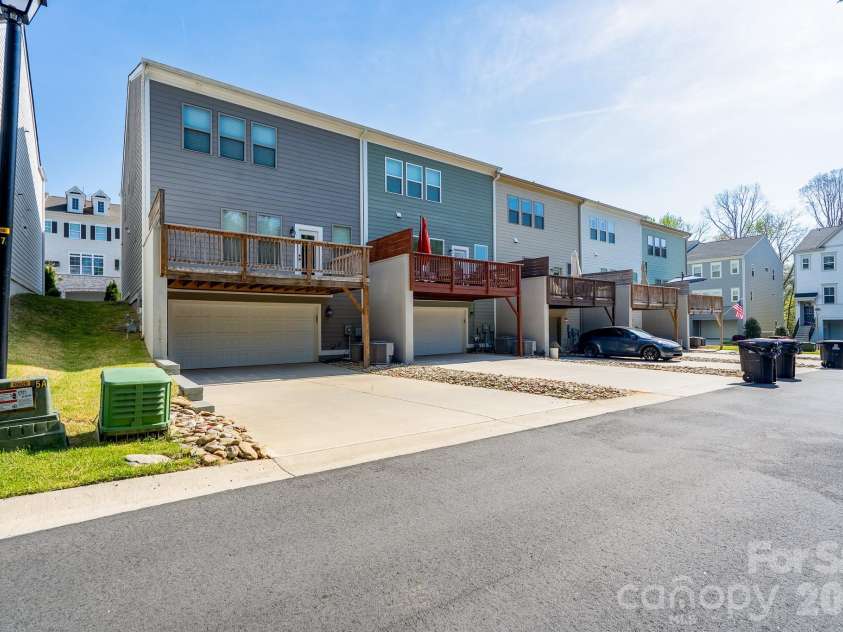 15132 Rocky Bluff Loop, Davidson, NC 28036.  MLS# CAR4351498, YatesRealty ID 15525. 