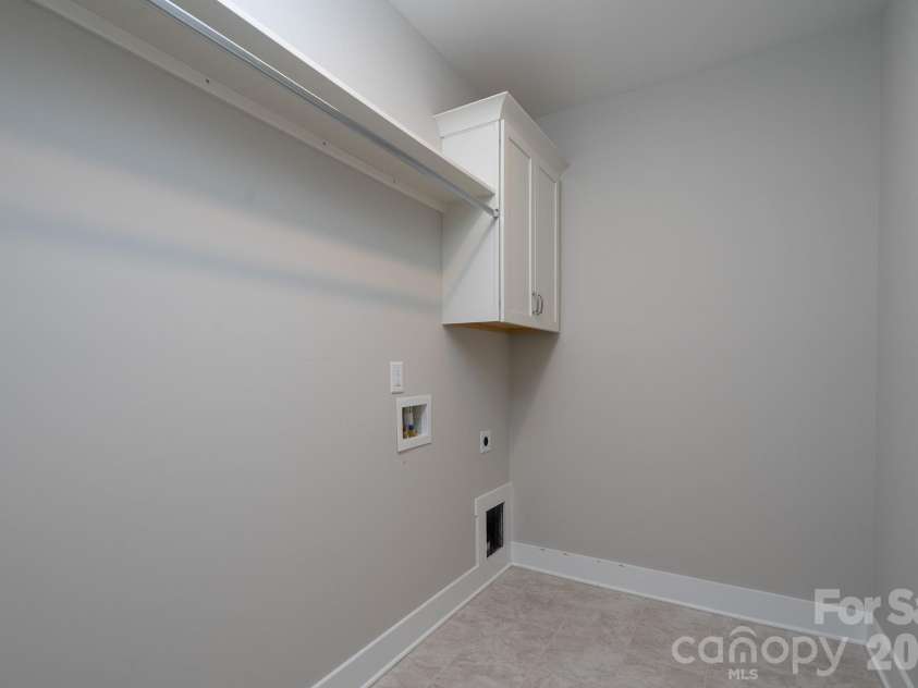 15132 Rocky Bluff Loop, Davidson, NC 28036.  MLS# CAR4351498, YatesRealty ID 15525. Hall laundry room with built in and clothes rod
