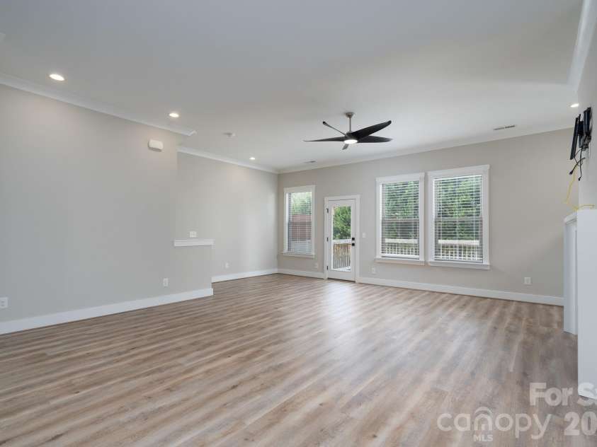 15132 Rocky Bluff Loop, Davidson, NC 28036.  MLS# CAR4351498, YatesRealty ID 15525. Living Room with fireplace
