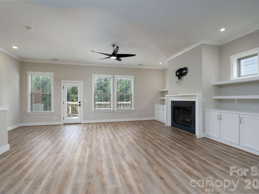 15132 Rocky Bluff Loop, Davidson, NC 28036.  MLS# CAR4351498, YatesRealty ID 15525. Living room with large gas fireplace