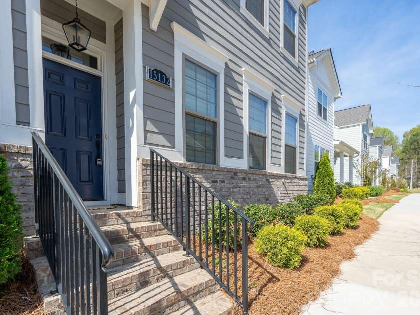15132 Rocky Bluff Loop, Davidson, NC 28036.  MLS# CAR4351498, YatesRealty ID 15525. Main Entrance