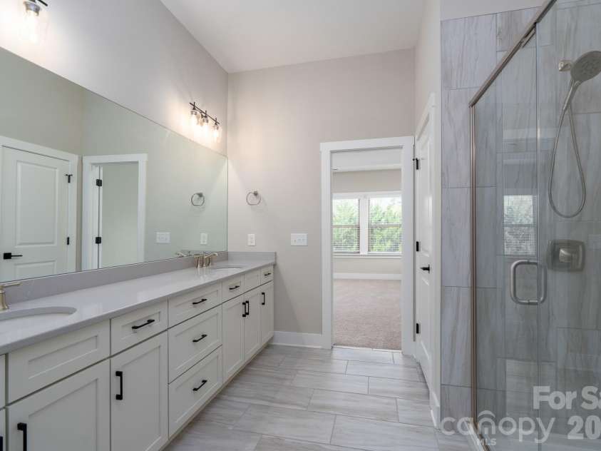 15132 Rocky Bluff Loop, Davidson, NC 28036.  MLS# CAR4351498, YatesRealty ID 15525. Primary Bath