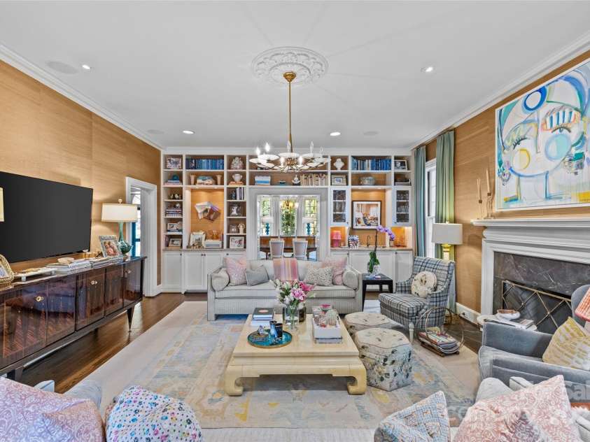 2322 Hopedale Avenue, Charlotte, NC 28207.  MLS# CAR4252677, YatesRealty ID 15528. 